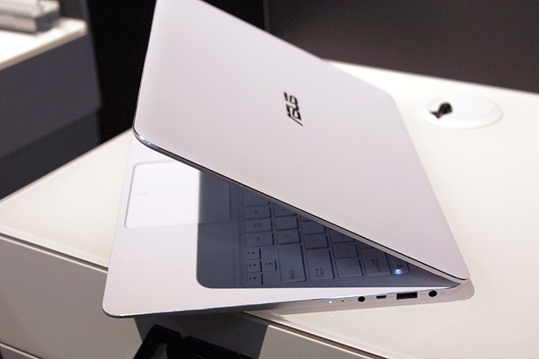 ASUS ZenBook UX305 ASUS ZenBook UX305