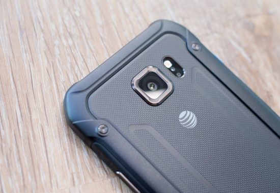 Si rompe la fotocamera di Samsung Galaxy S7?