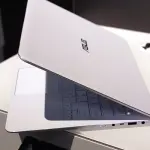 ASUS ZenBook UX305 pronto per il lancio sul mercato