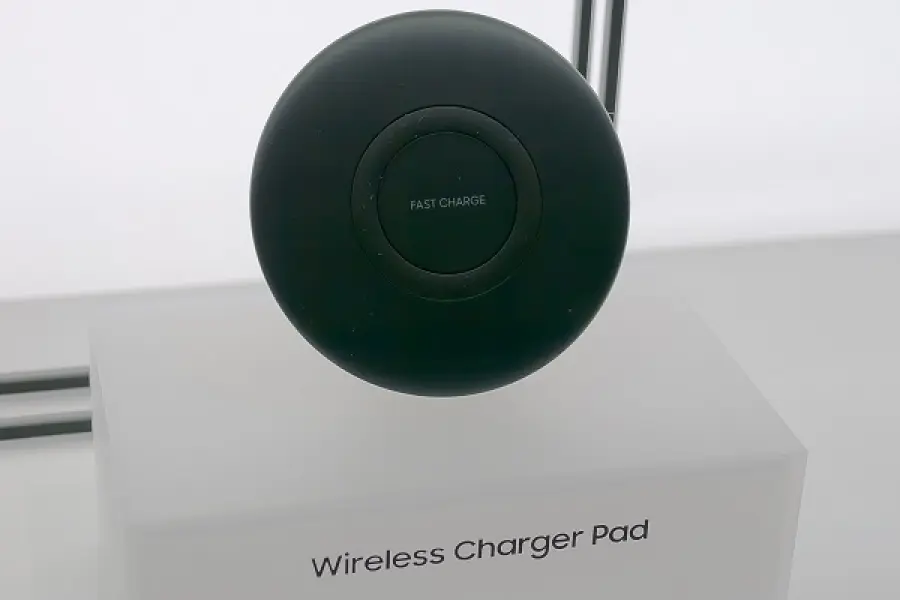 Samsung Wireless Charger Duo Pad scontato su Amazon