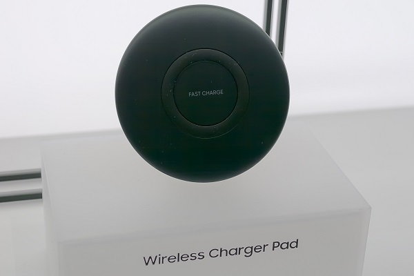 Samsung Wireless Charger Duo Pad scontato su Amazon