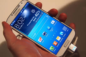 Concorrente del Galaxy S4 venduto con malware installato!