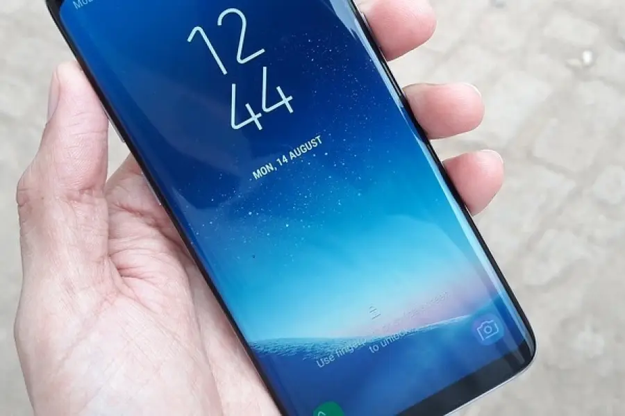 Samsung Galaxy con camera pop-up in uscita?