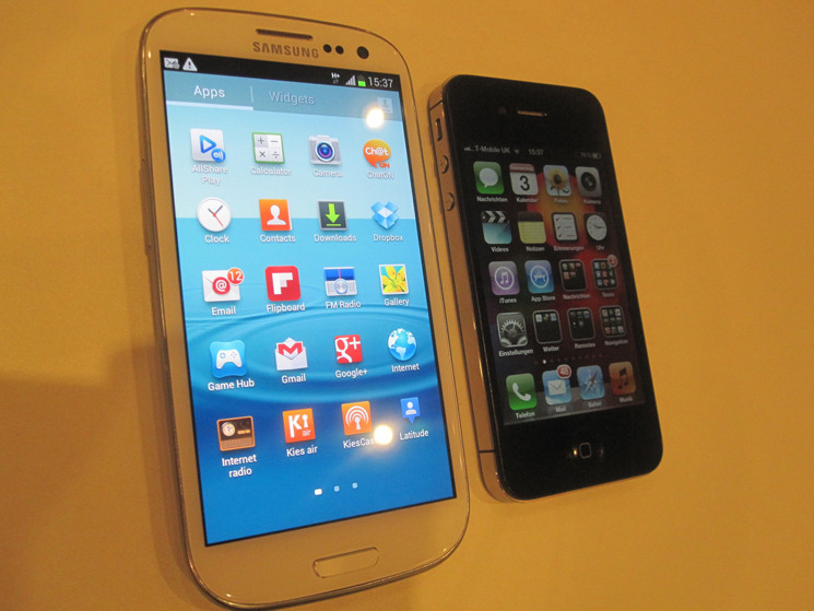 Samsung Galaxy S3 e iPhone 4S, confronto video sul crash test Samsung Galaxy S3