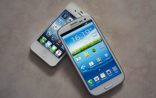 Samsung Galaxy S3 vs. iPhone 4S Samsung Galaxy S3 vs. iPhone 4S